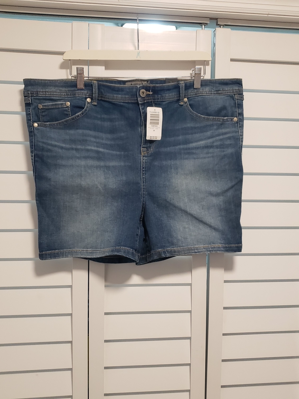 torrid Denim Jean Shorts in Light Blue Wash